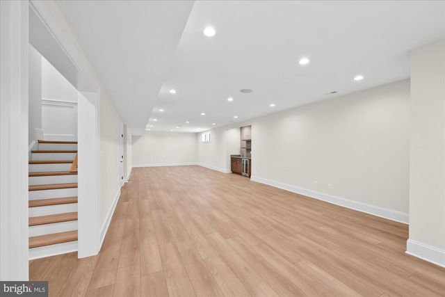 6804 MONTOUR DR, Falls Church, VA 22043