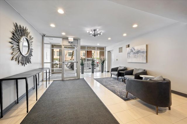 2300 N Commonwealth Avenue 7H, Chicago, IL 60614