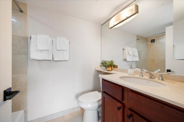 2300 N Commonwealth Avenue 7H, Chicago, IL 60614