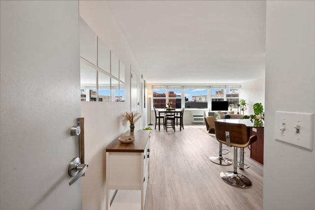 2300 N Commonwealth Avenue 7H, Chicago, IL 60614