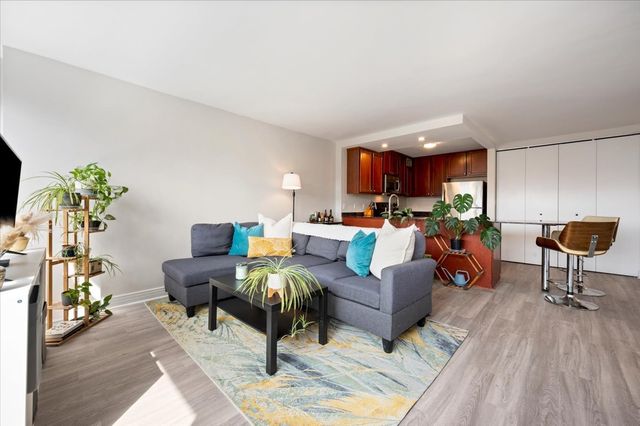 2300 N Commonwealth Avenue 7H, Chicago, IL 60614