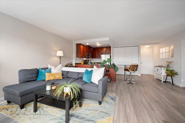 2300 N Commonwealth Avenue 7H, Chicago, IL 60614