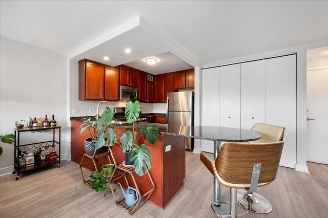 2300 N Commonwealth Avenue 7H, Chicago, IL 60614