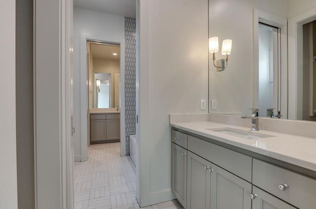 12224 NE Grand Cedar Manor, Oklahoma City, OK 73131