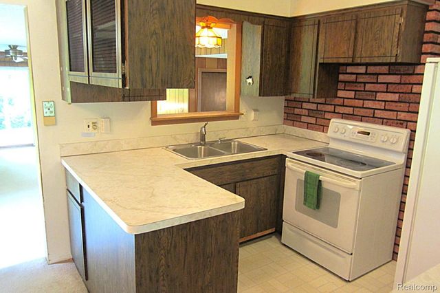 3944 Dartmouth Road, Brandon Charter Township, MI 48371