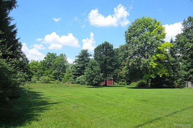 3944 Dartmouth Road, Brandon Charter Township, MI 48371