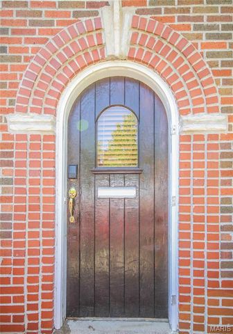 4250 Juniata Street, St Louis, MO 63116