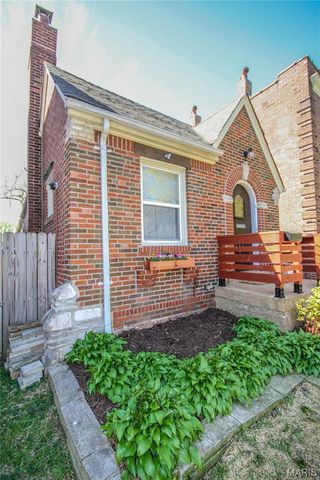 4250 Juniata Street, St Louis, MO 63116