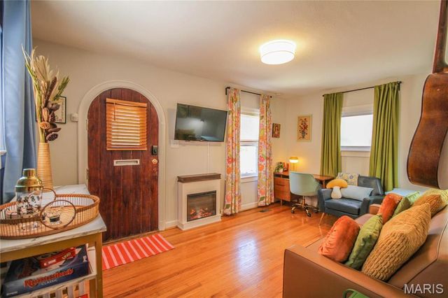 4250 Juniata Street, St Louis, MO 63116