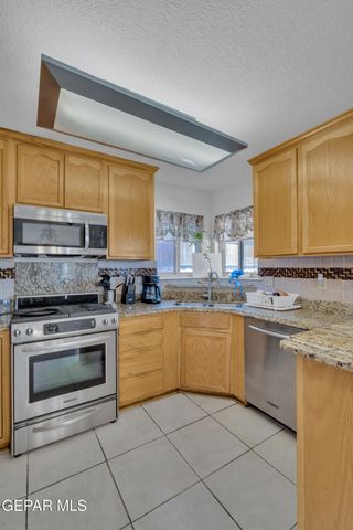 512 Mogollon Circle, El Paso, TX 79912