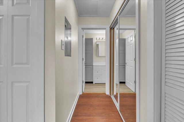 1444 Woodview Drive 7, Crown Point, IN 46307