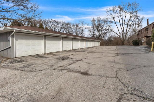 1444 Woodview Drive 7, Crown Point, IN 46307