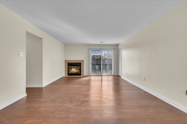 1444 Woodview Drive 7, Crown Point, IN 46307