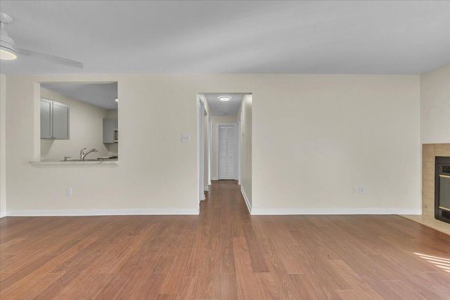 1444 Woodview Drive 7, Crown Point, IN 46307