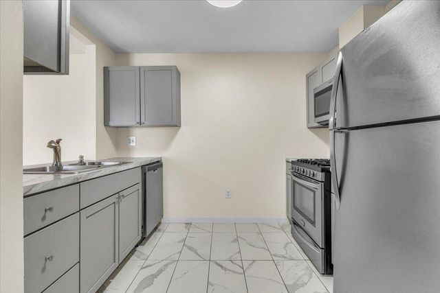 1444 Woodview Drive 7, Crown Point, IN 46307