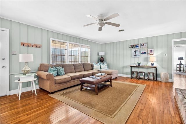 343 Oleander St, Port Aransas, TX 78373