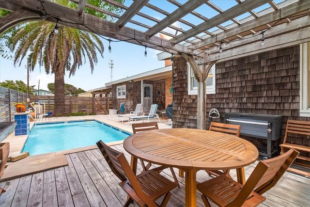 343 Oleander St, Port Aransas, TX 78373