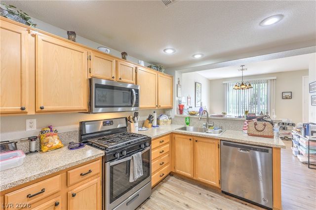 10200 Deerfield Beach Avenue 102, Las Vegas, NV 89129
