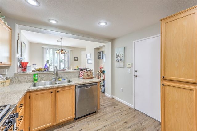 10200 Deerfield Beach Avenue 102, Las Vegas, NV 89129