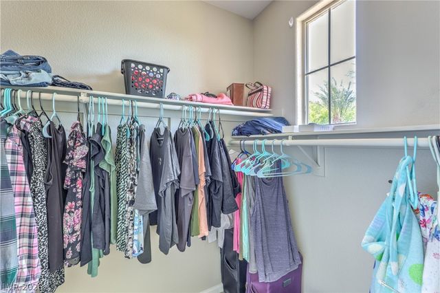 10200 Deerfield Beach Avenue 102, Las Vegas, NV 89129