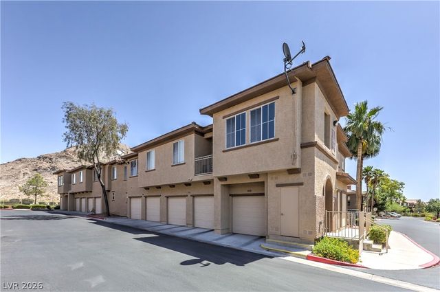 10200 Deerfield Beach Avenue 102, Las Vegas, NV 89129