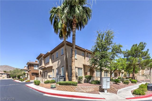 10200 Deerfield Beach Avenue 102, Las Vegas, NV 89129