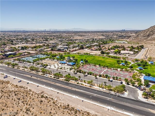 10200 Deerfield Beach Avenue 102, Las Vegas, NV 89129