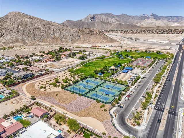 10200 Deerfield Beach Avenue 102, Las Vegas, NV 89129