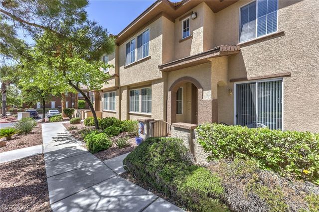 10200 Deerfield Beach Avenue 102, Las Vegas, NV 89129