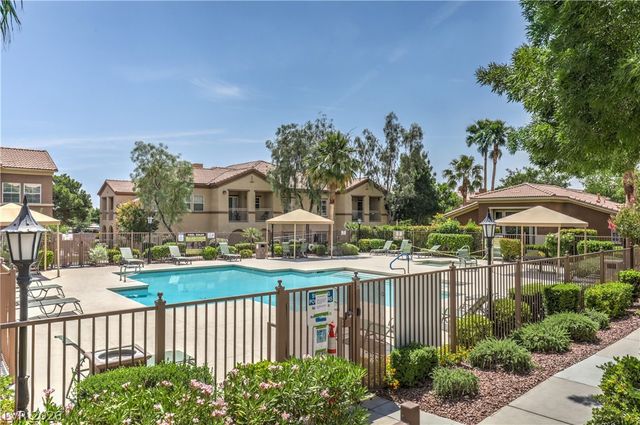 10200 Deerfield Beach Avenue 102, Las Vegas, NV 89129