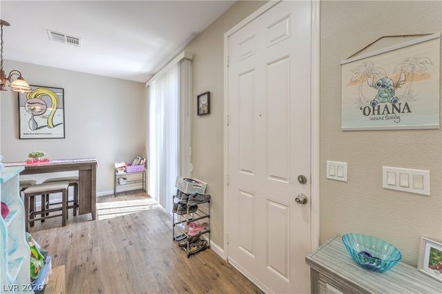 10200 Deerfield Beach Avenue 102, Las Vegas, NV 89129