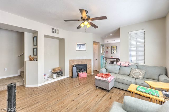 10200 Deerfield Beach Avenue 102, Las Vegas, NV 89129
