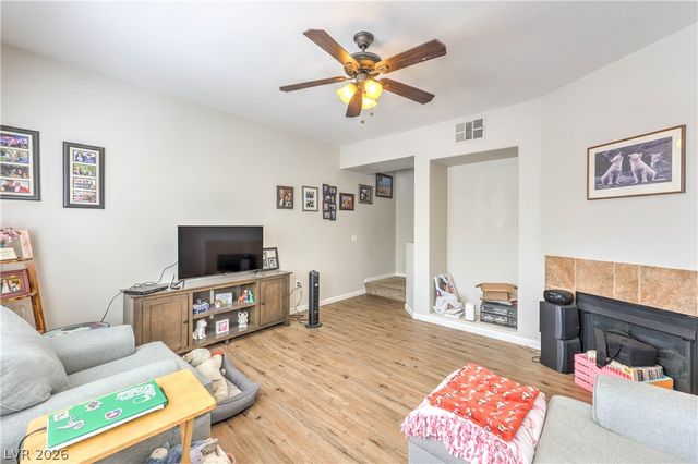 10200 Deerfield Beach Avenue 102, Las Vegas, NV 89129