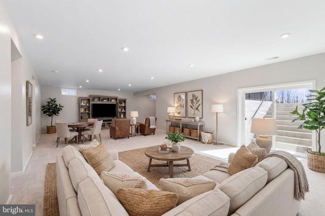 1001 ASPEN RD, Stafford, VA 22554