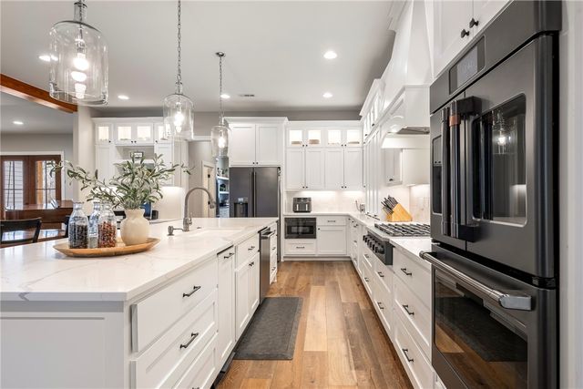 18246 Luedecke Road, Gentry, AR 72734