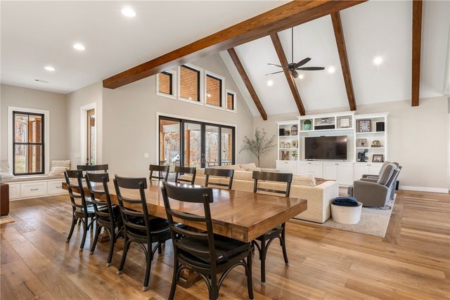 18246 Luedecke Road, Gentry, AR 72734