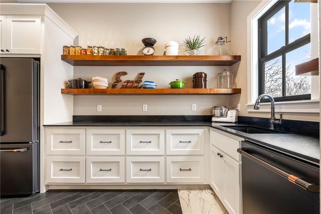 18246 Luedecke Road, Gentry, AR 72734