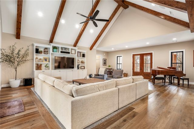 18246 Luedecke Road, Gentry, AR 72734