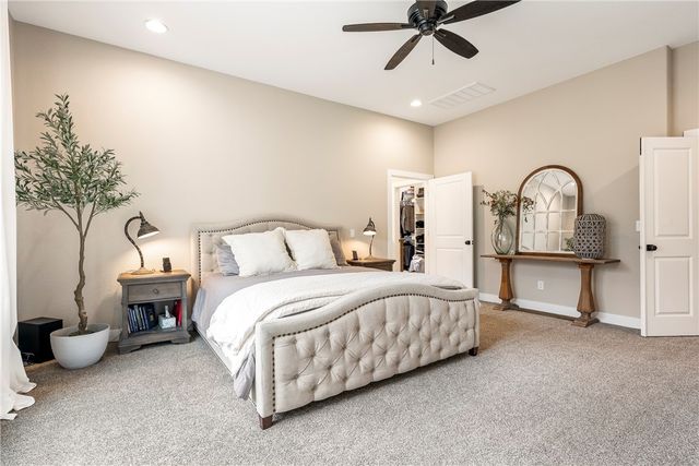 18246 Luedecke Road, Gentry, AR 72734