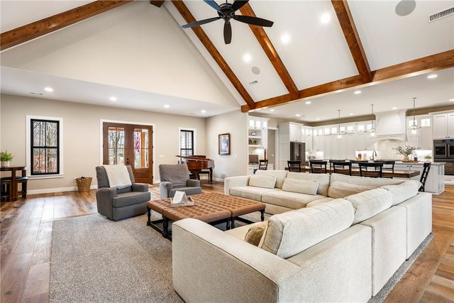 18246 Luedecke Road, Gentry, AR 72734