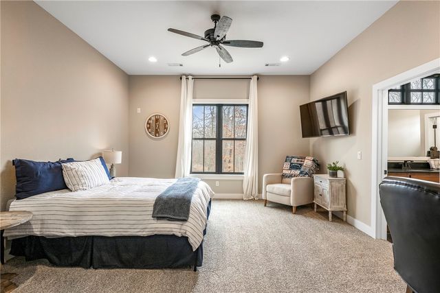 18246 Luedecke Road, Gentry, AR 72734