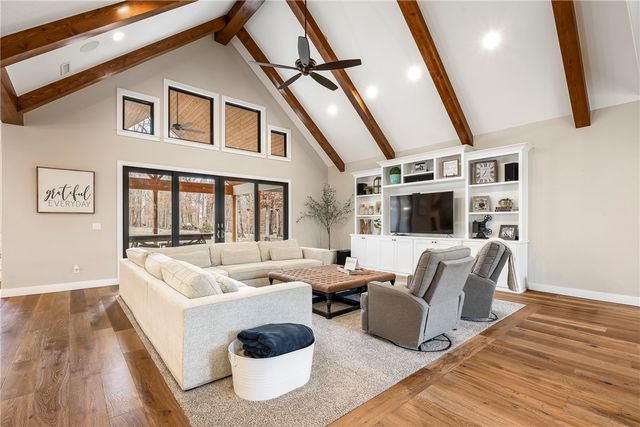 18246 Luedecke Road, Gentry, AR 72734