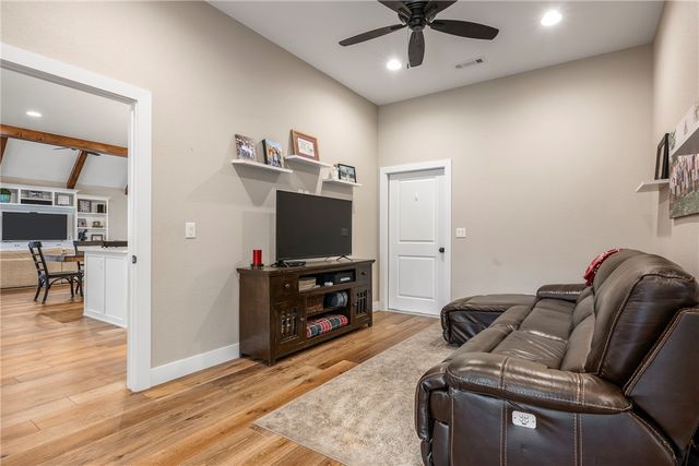 18246 Luedecke Road, Gentry, AR 72734