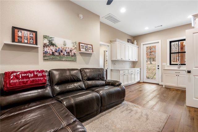 18246 Luedecke Road, Gentry, AR 72734