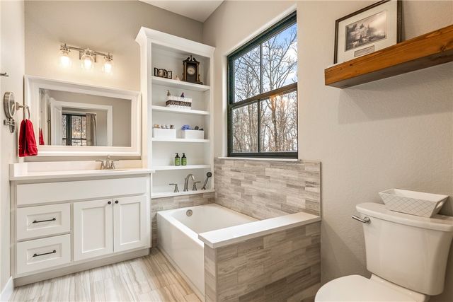 18246 Luedecke Road, Gentry, AR 72734