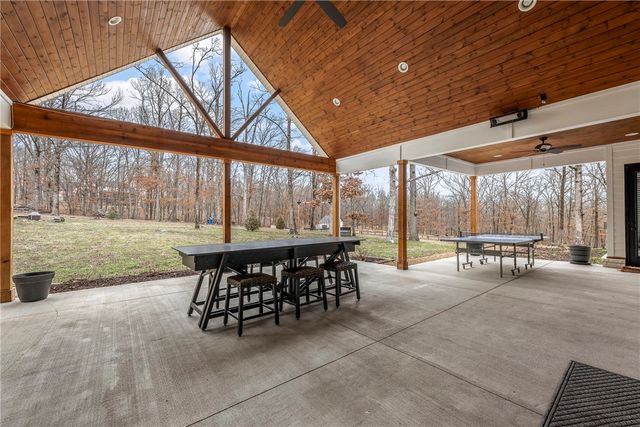 18246 Luedecke Road, Gentry, AR 72734