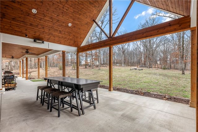 18246 Luedecke Road, Gentry, AR 72734