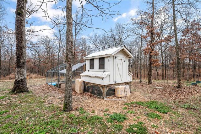 18246 Luedecke Road, Gentry, AR 72734