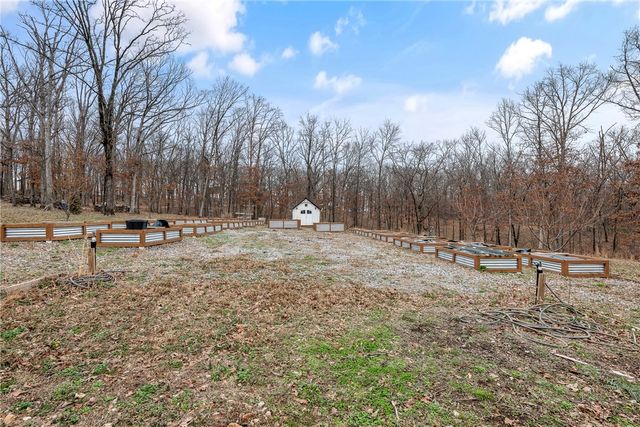 18246 Luedecke Road, Gentry, AR 72734