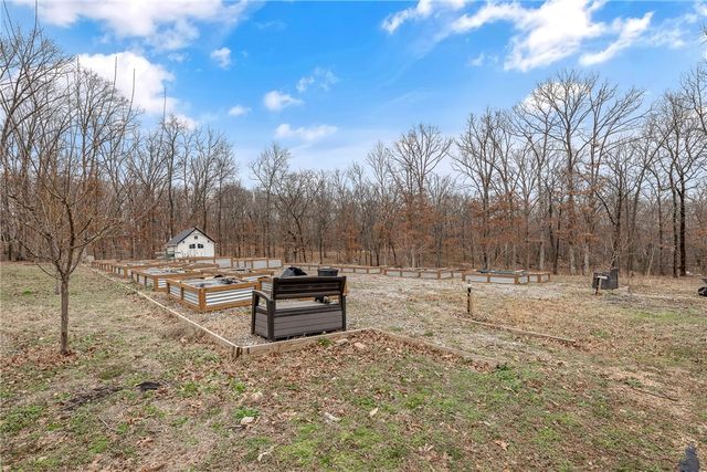 18246 Luedecke Road, Gentry, AR 72734